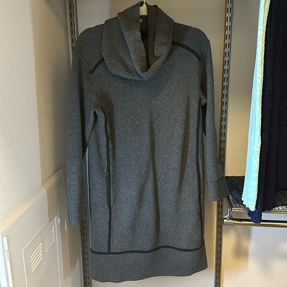 Lululemon dress - size 8 - Picture 1 of 2